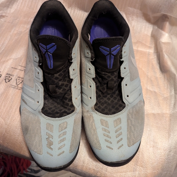 Nike kobe's low top basketball sneakers size 11 grey purple silver casual shoe. - Picture 2 of 13